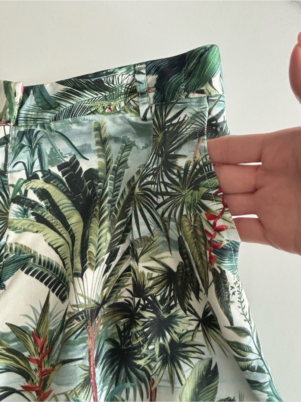 J. McLaughlin Tropical Palm Print High-Waist Shorts Sz 8 - Picture 5 of 10